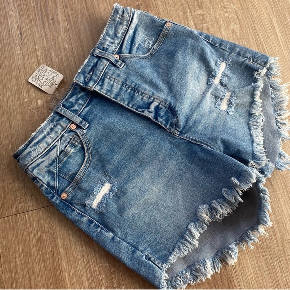 NWT We The Free Vintage Crvy Distressed Frayed High Rise Denim Shorts 26 - Picture 11 of 16